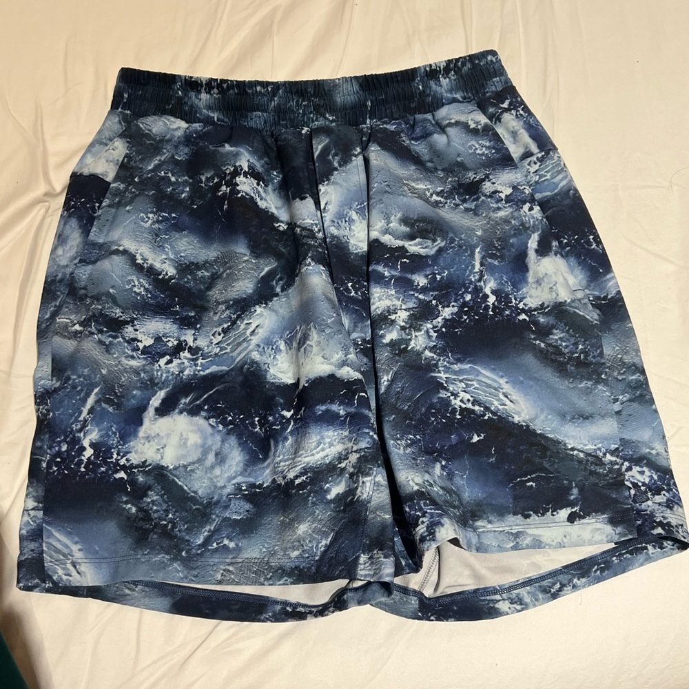 lululemon athletica Blue Ocean Print Men Shorts